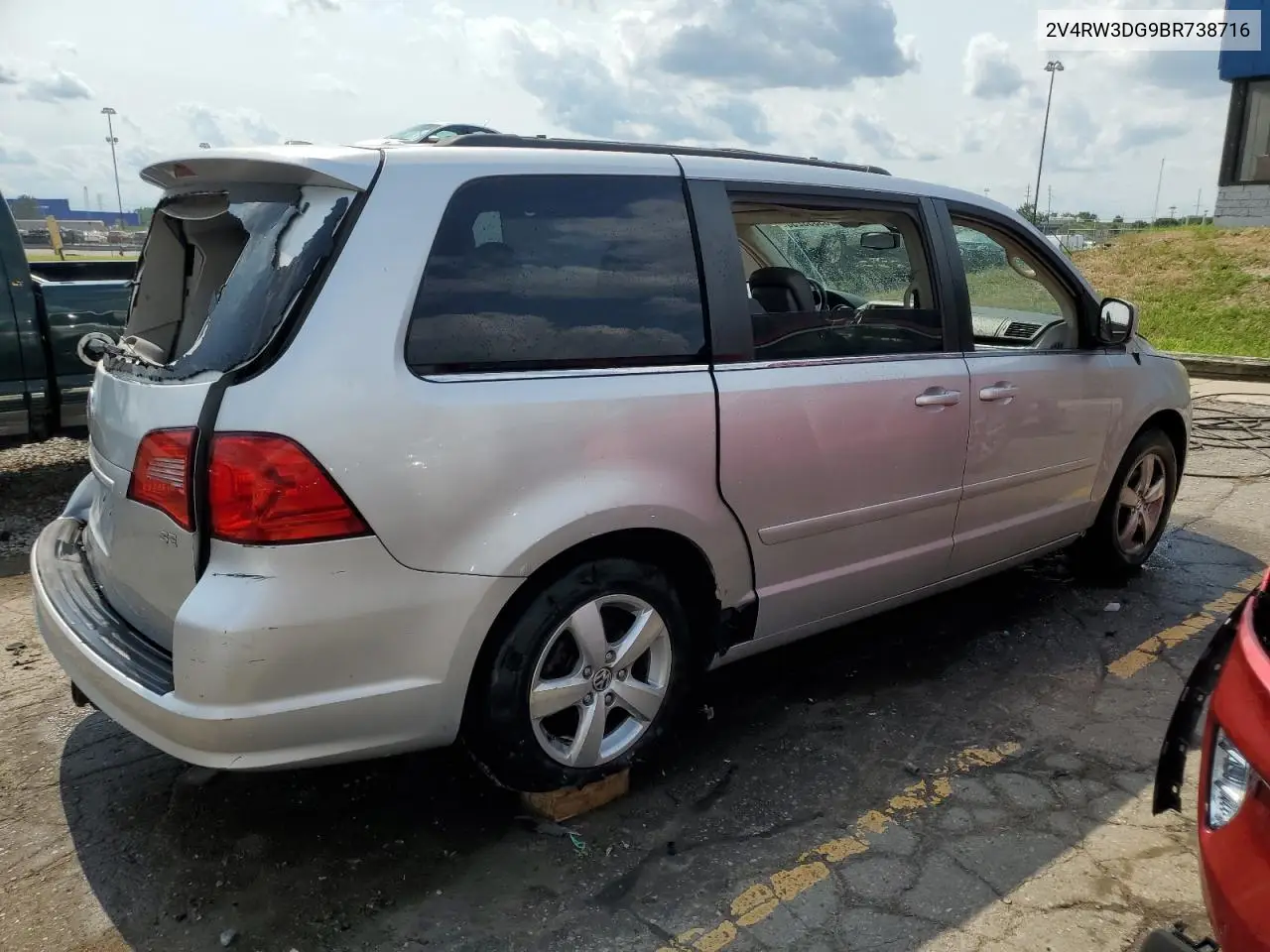 2011 Volkswagen Routan Se VIN: 2V4RW3DG9BR738716 Lot: 63333255
