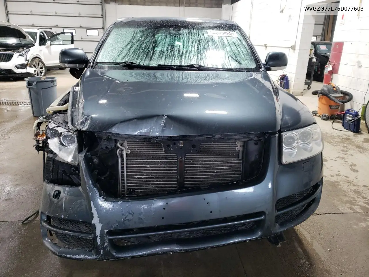 2005 Volkswagen Touareg 3.2 VIN: WVGZG77L75D077603 Lot: 54355465