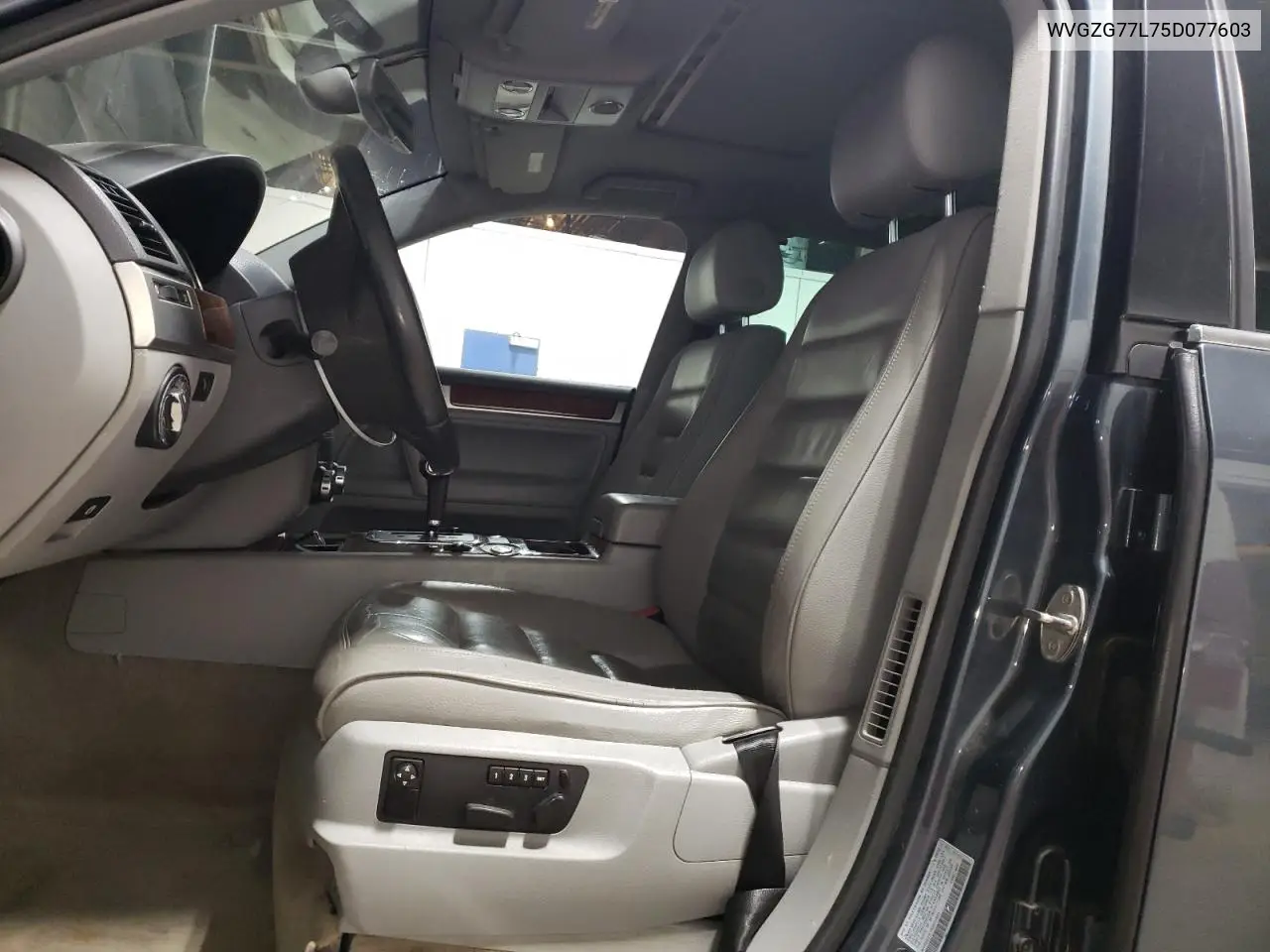 2005 Volkswagen Touareg 3.2 VIN: WVGZG77L75D077603 Lot: 54355465