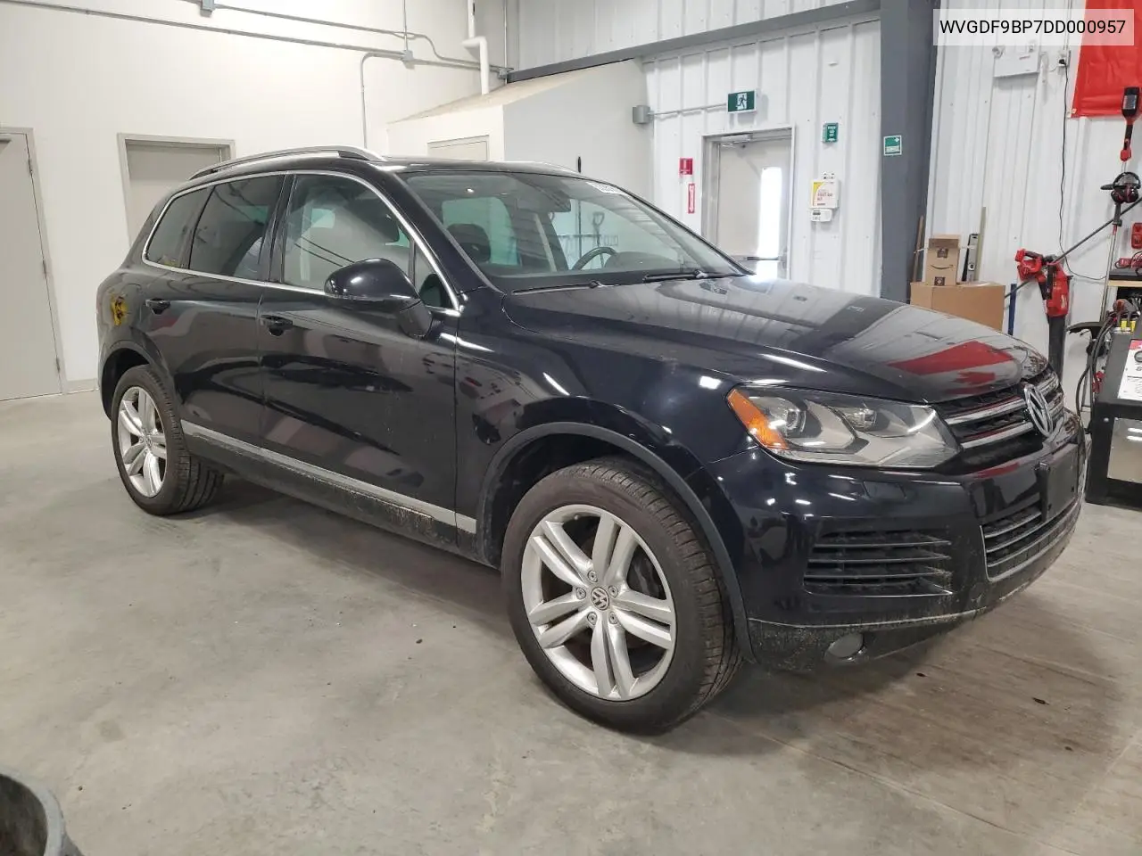 2013 Volkswagen Touareg V6 VIN: WVGDF9BP7DD000957 Lot: 62261895