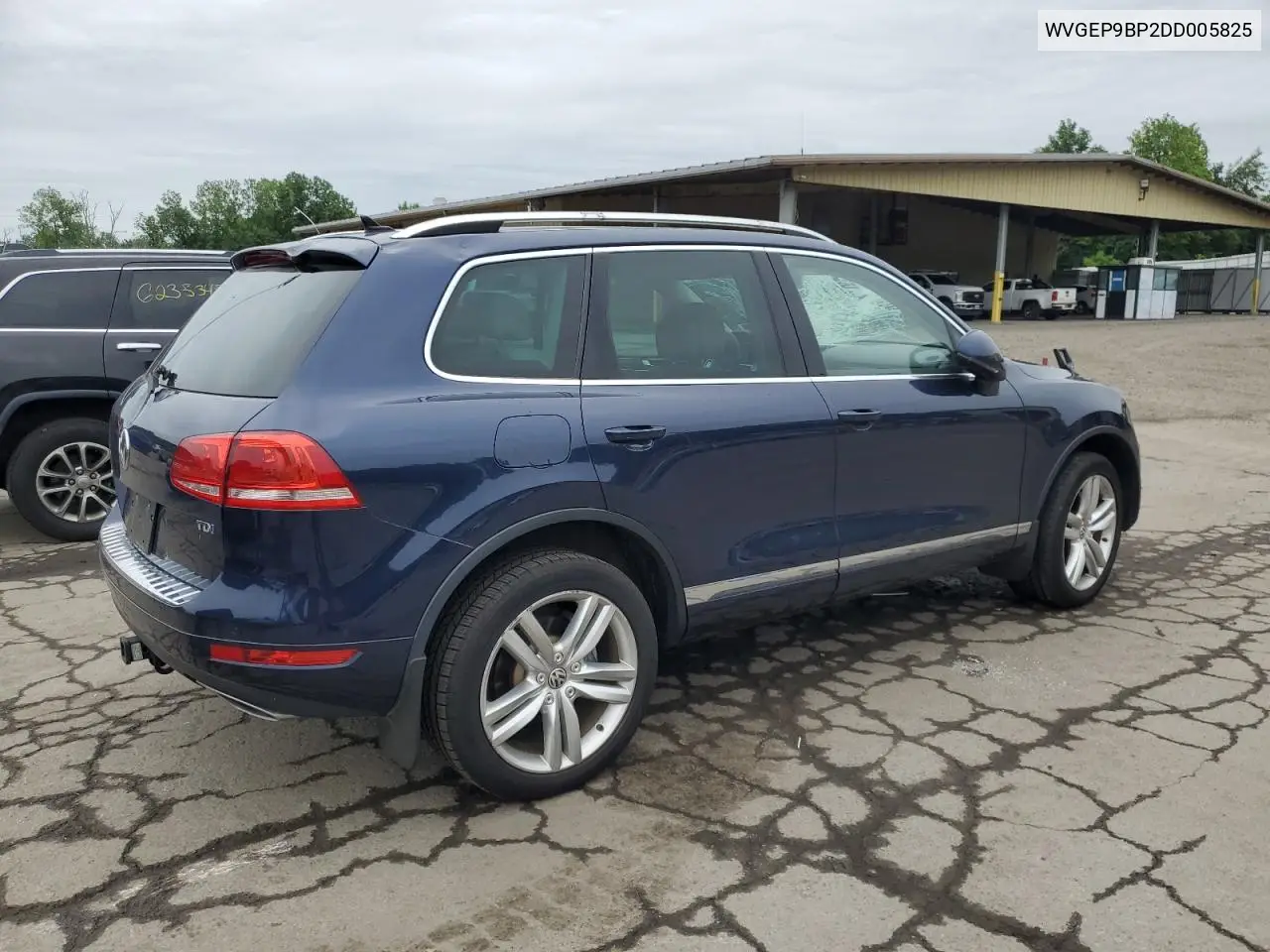 2013 Volkswagen Touareg V6 Tdi VIN: WVGEP9BP2DD005825 Lot: 62827515