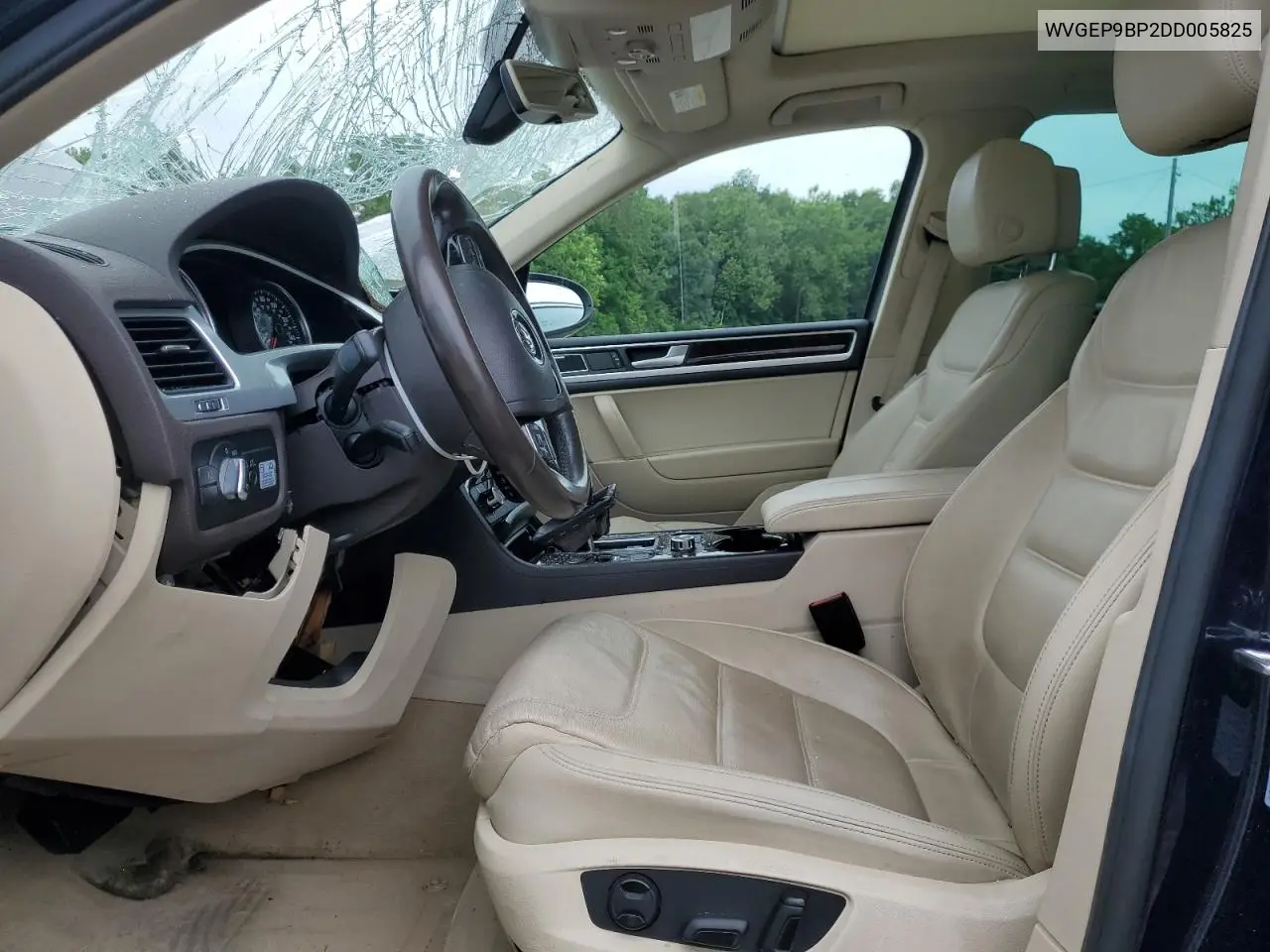 2013 Volkswagen Touareg V6 Tdi VIN: WVGEP9BP2DD005825 Lot: 62827515