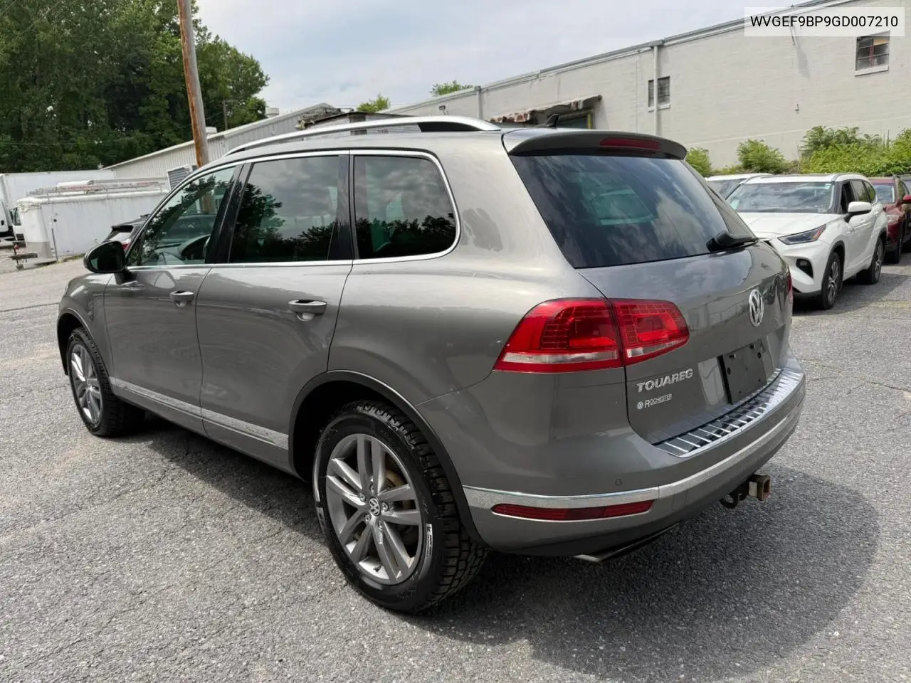 2016 Volkswagen Touareg Sport VIN: WVGEF9BP9GD007210 Lot: 61608015