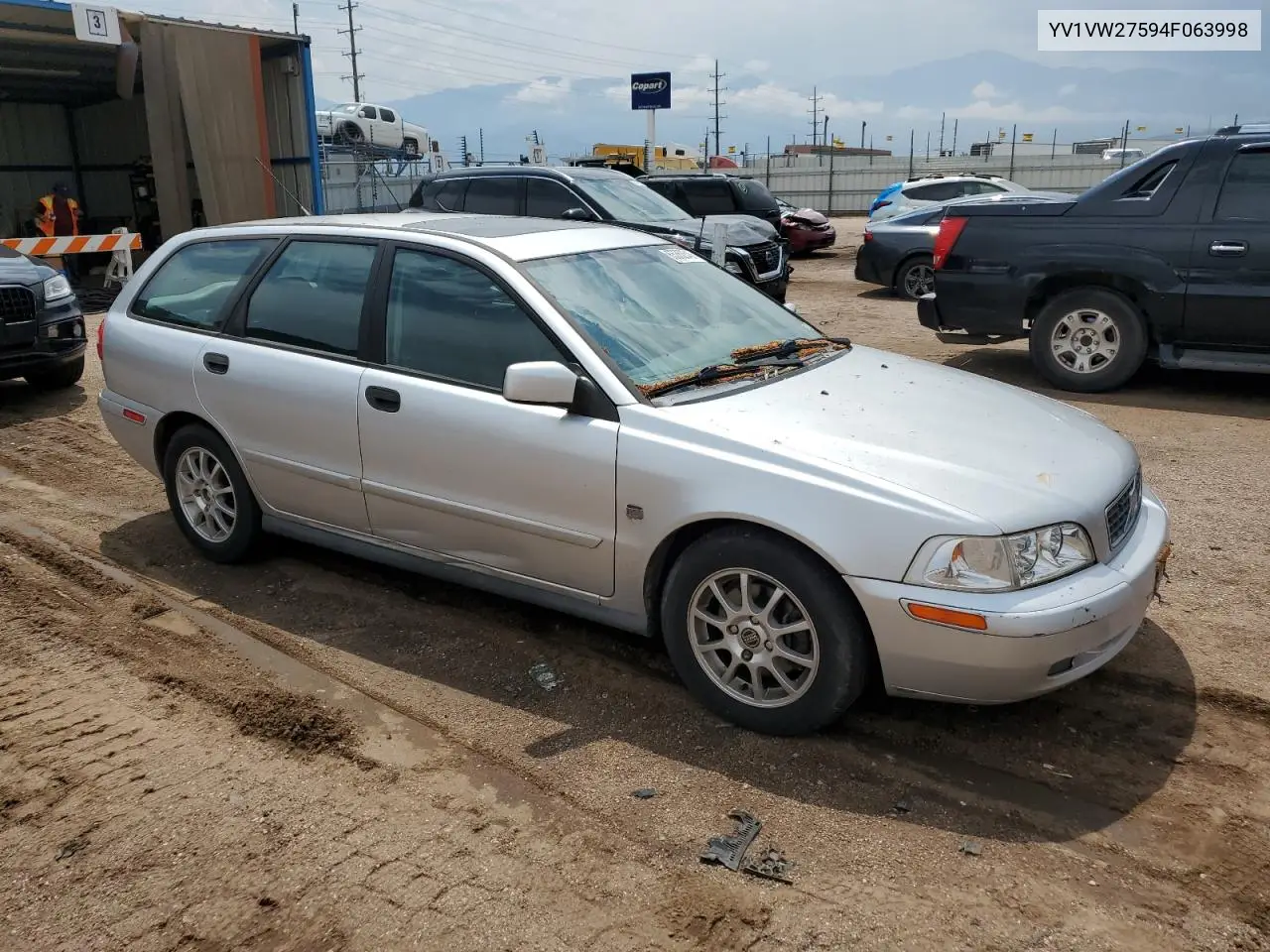 2004 Volvo V40 1.9T VIN: YV1VW27594F063998 Lot: 65352845