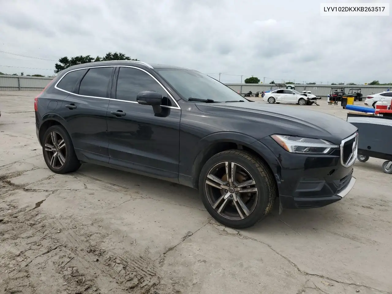 2019 Volvo Xc60 T5 Momentum VIN: LYV102DKXKB263517 Lot: 52601395