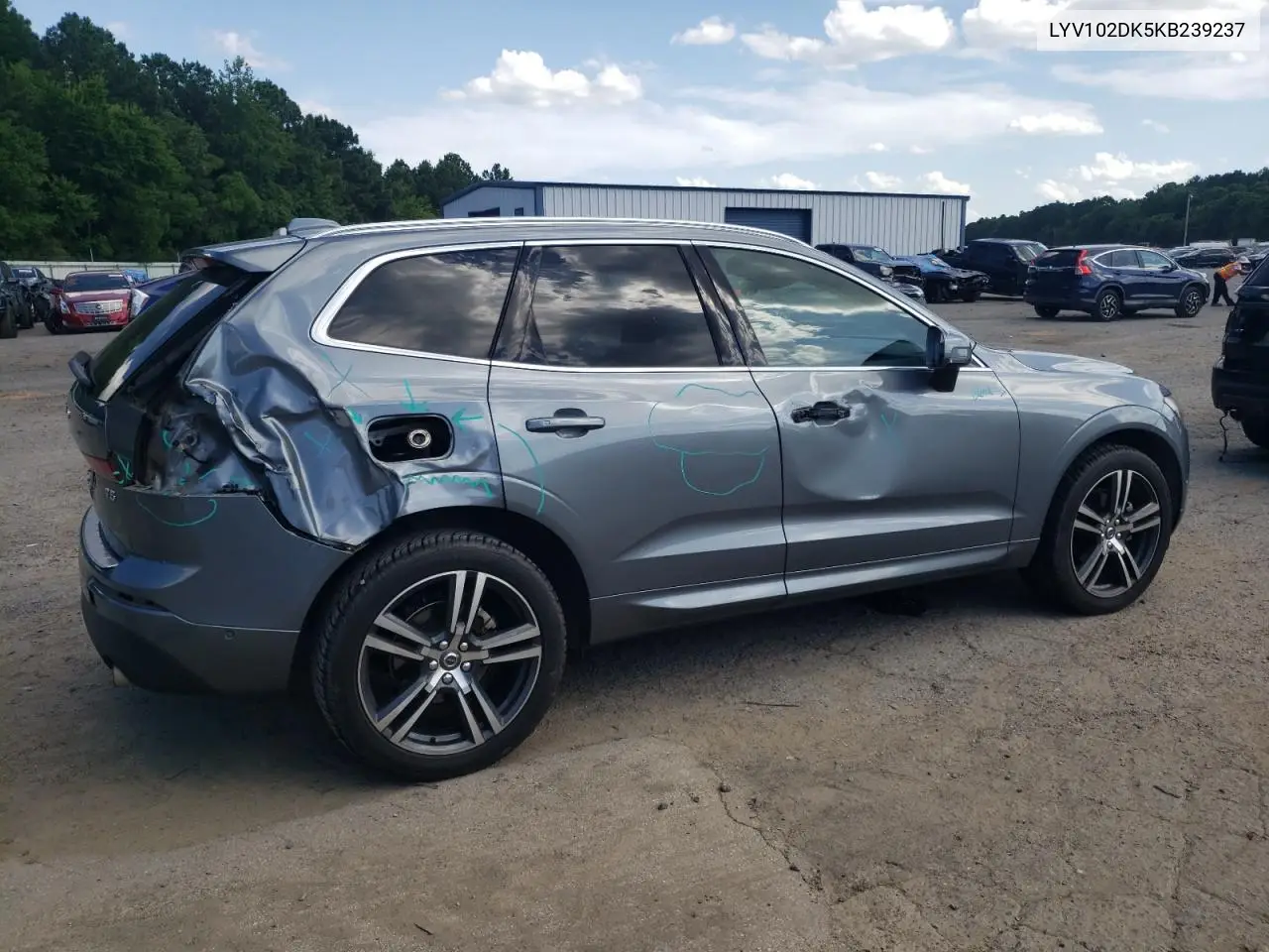 2019 Volvo Xc60 T5 Momentum VIN: LYV102DK5KB239237 Lot: 63373895