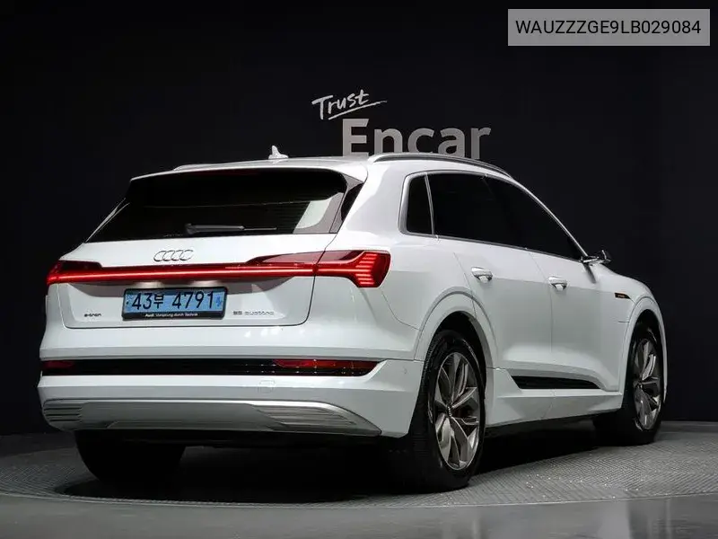 E-Tron 55 Quattro VIN: WAUZZZGE9LB029084 Lot: 39632282