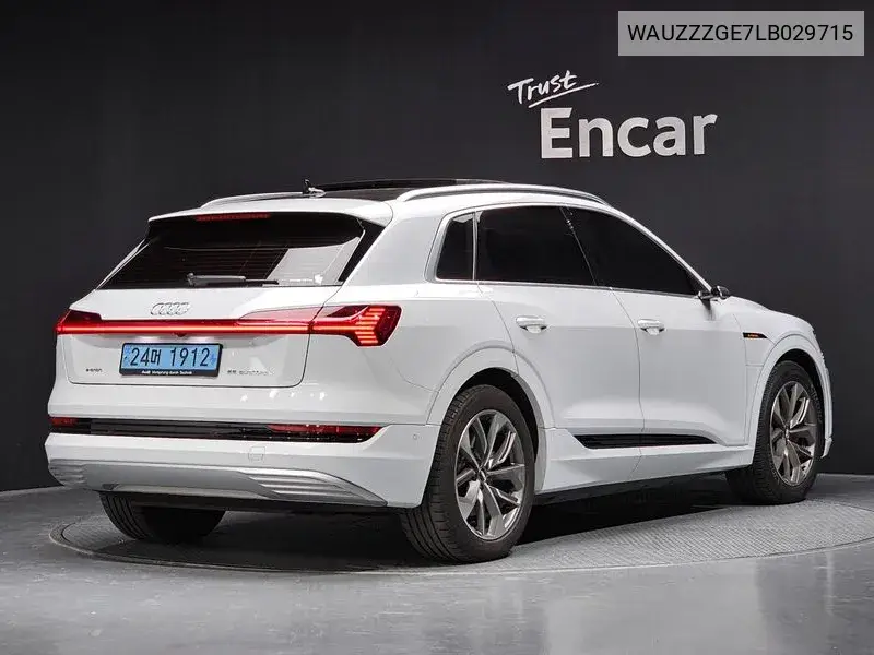 E-Tron 55 Quattro VIN: WAUZZZGE7LB029715 Lot: 39772770