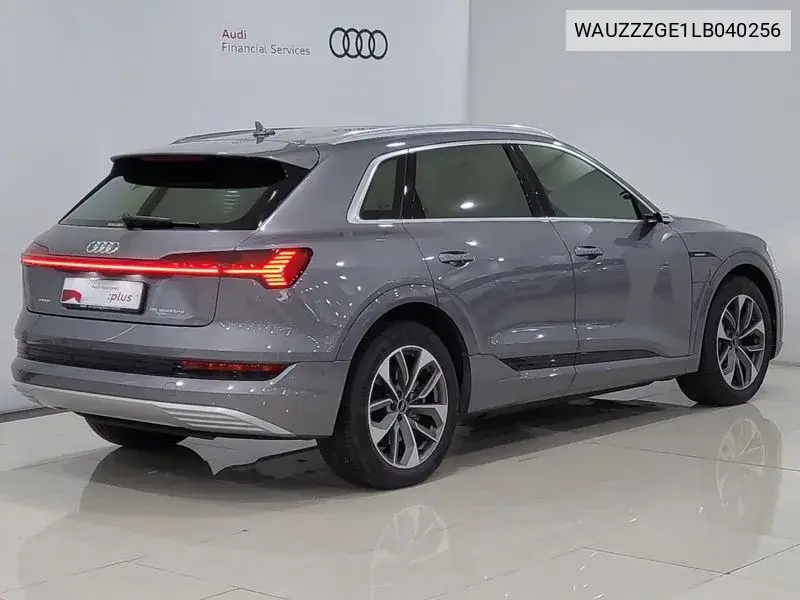 E-Tron 55 Quattro VIN: WAUZZZGE1LB040256 Lot: 39964170