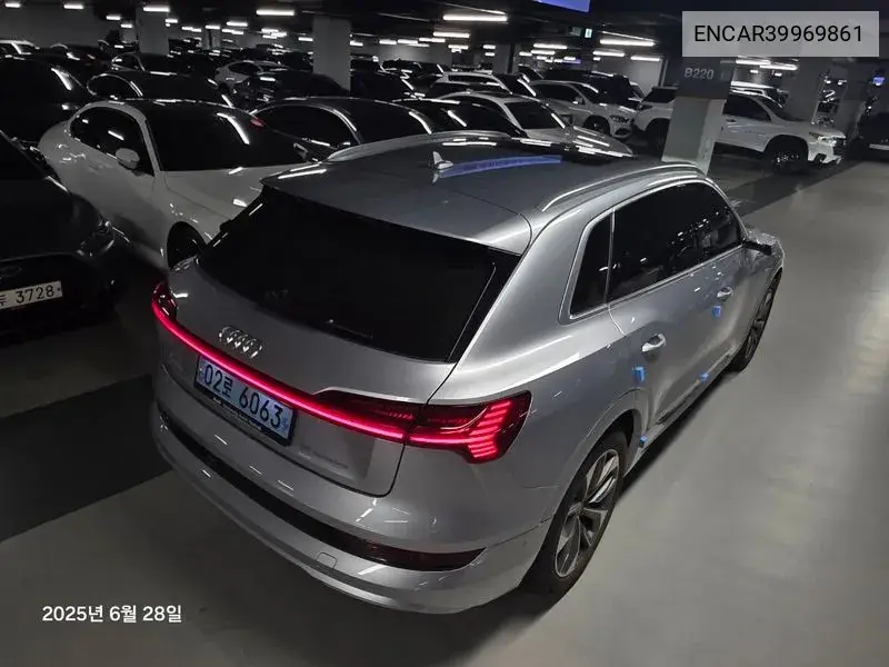 E-Tron 55 Quattro VIN: ENCAR39969861 Lot: 39969861
