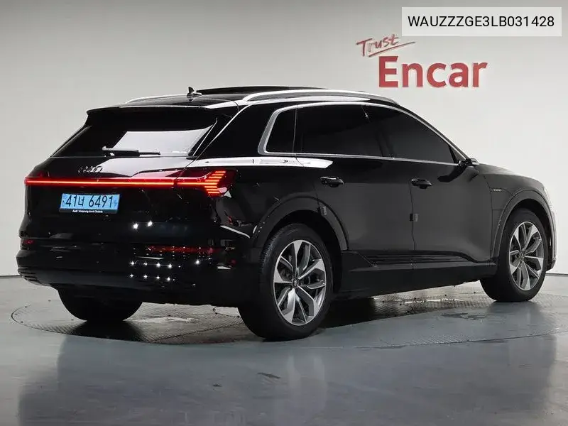 E-Tron 55 Quattro VIN: WAUZZZGE3LB031428 Lot: 40028578