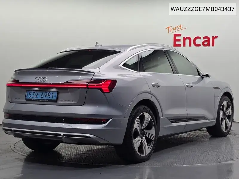 E-Tron 55 Quattro Sportback VIN: WAUZZZGE7MB043437 Lot: 39895141