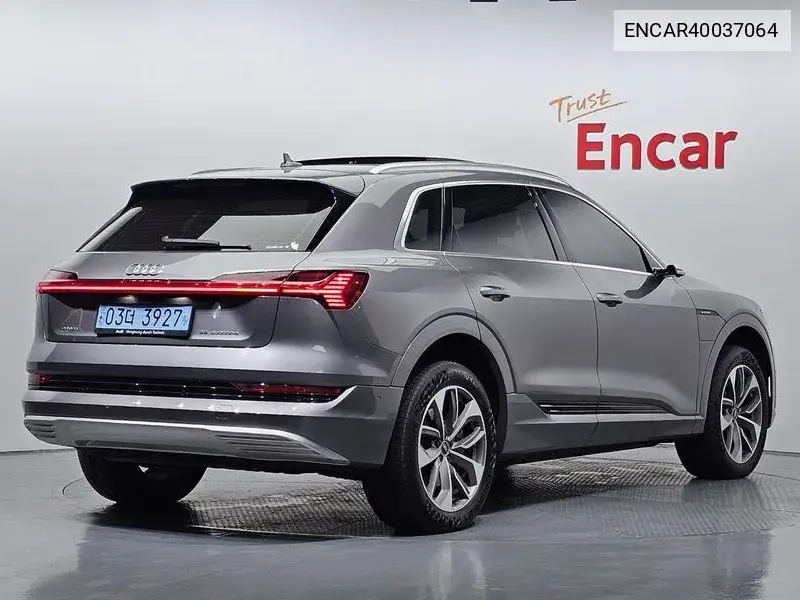 E-Tron 55 Quattro VIN: ENCAR40037064 Lot: 40037064