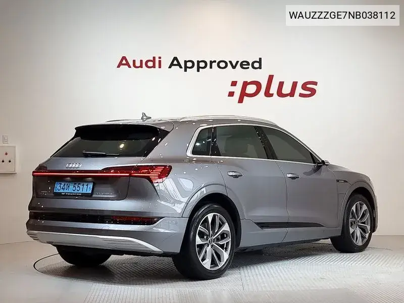E-Tron 55 Quattro VIN: WAUZZZGE7NB038112 Lot: 39572362