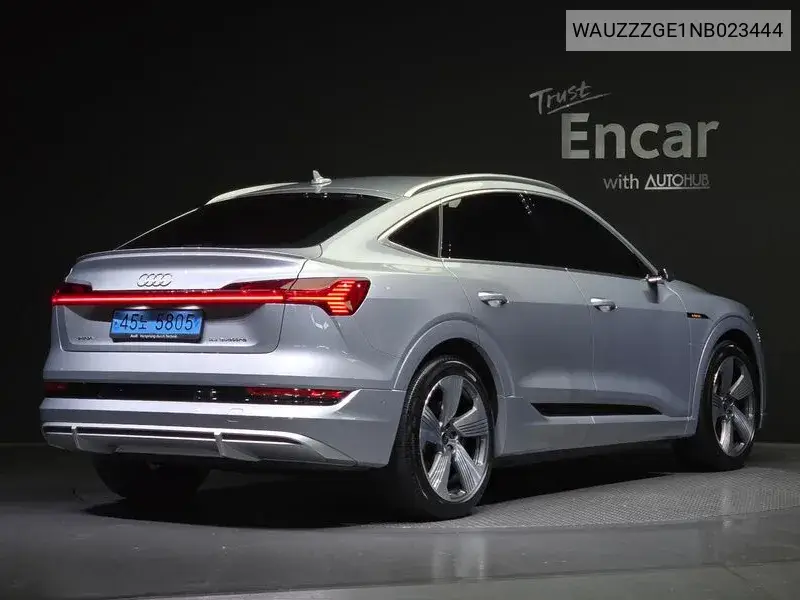 E-Tron 55 Quattro Sportback VIN: WAUZZZGE1NB023444 Lot: 39695373
