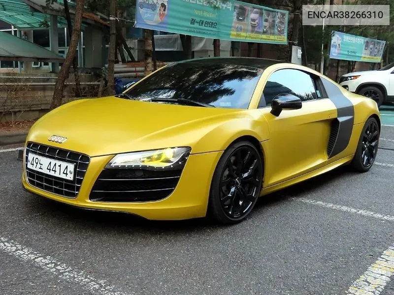 R8 5.2 V10 Coupe VIN: ENCAR38266310 Lot: 38266310