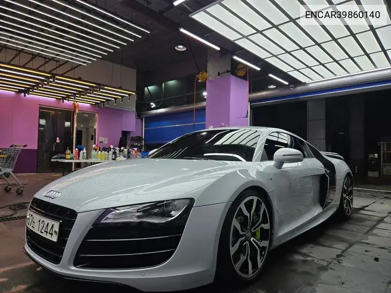 R8 5.2 V10 Coupe VIN: ENCAR39860140 Lot: 39860140