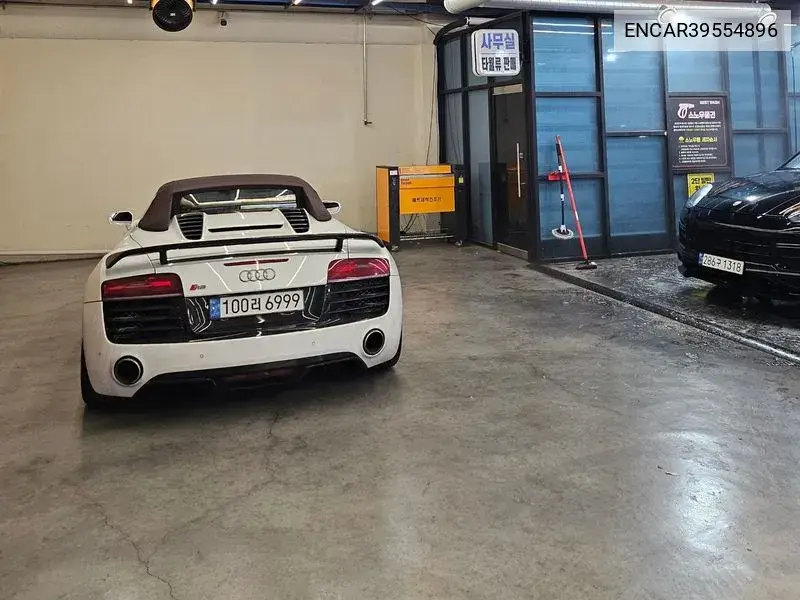 R8 5.2 V10 Spider VIN: ENCAR39554896 Lot: 39554896