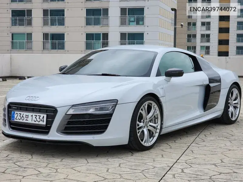 R8 5.2 V10 Coupe VIN: ENCAR39744072 Lot: 39744072