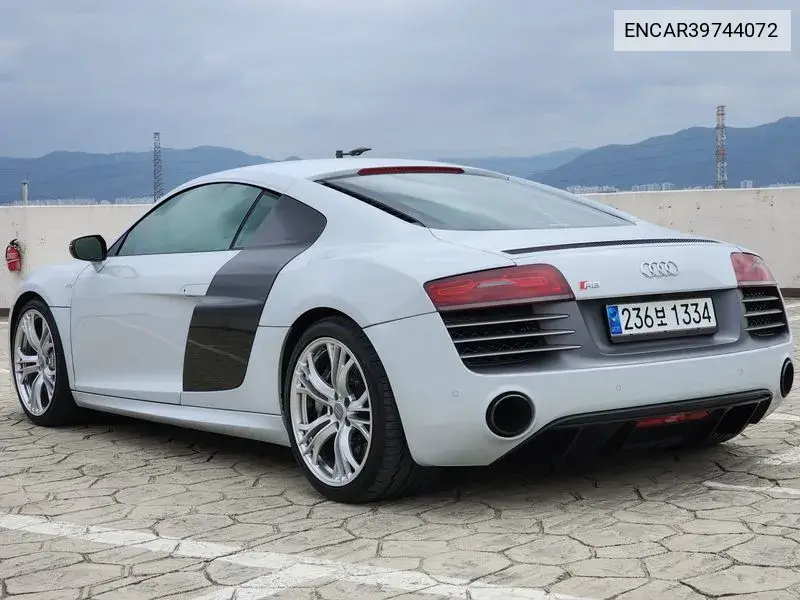 R8 5.2 V10 Coupe VIN: ENCAR39744072 Lot: 39744072