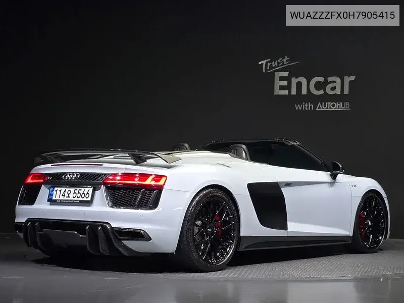 R8 (4S) 5.2 V10 Spider VIN: WUAZZZFX0H7905415 Lot: 39273915