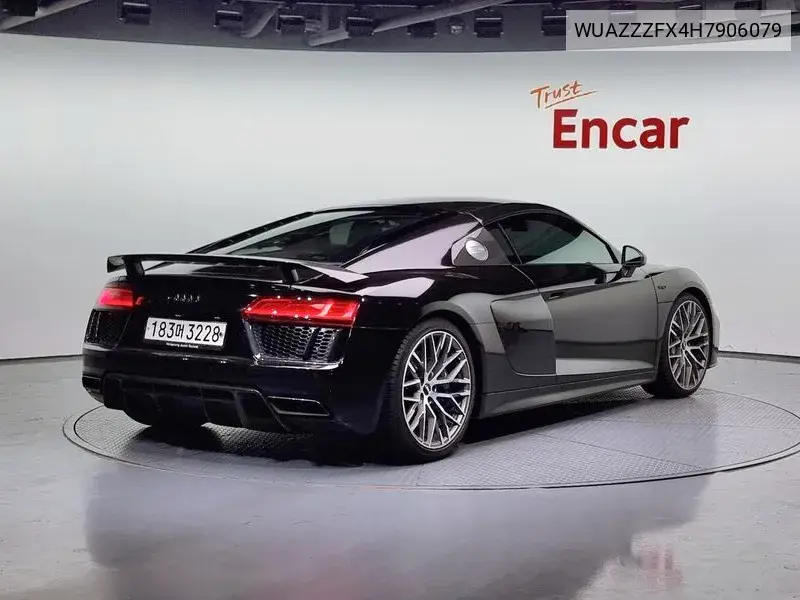 R8 (4S) 5.2 V10 Plus Coupe VIN: WUAZZZFX4H7906079 Lot: 39650537