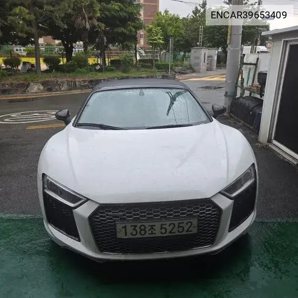 R8 (4S) 5.2 V10 Spider VIN: ENCAR39653409 Lot: 39653409