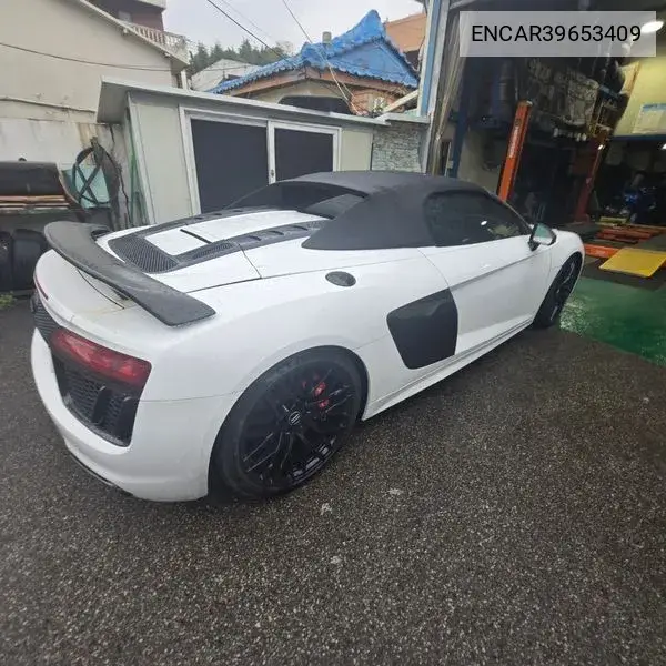 R8 (4S) 5.2 V10 Spider VIN: ENCAR39653409 Lot: 39653409