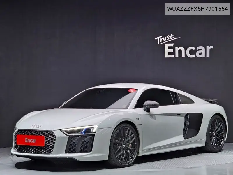 R8 (4S) 5.2 V10 Plus Coupe VIN: WUAZZZFX5H7901554 Lot: 40045729