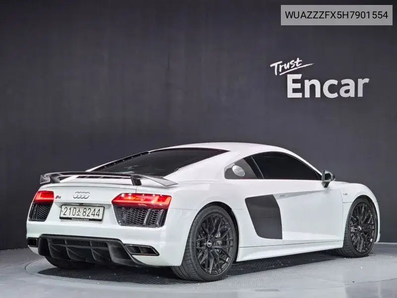 R8 (4S) 5.2 V10 Plus Coupe VIN: WUAZZZFX5H7901554 Lot: 40045729