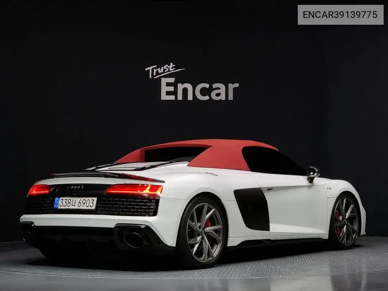 R8 (4S) 5.2 V10 Spider VIN: ENCAR39139775 Lot: 39139775