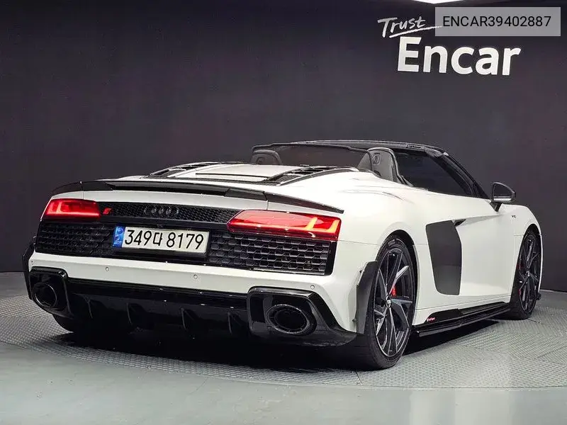 R8 (4S) 5.2 V10 Performance Spider VIN: ENCAR39402887 Lot: 39402887