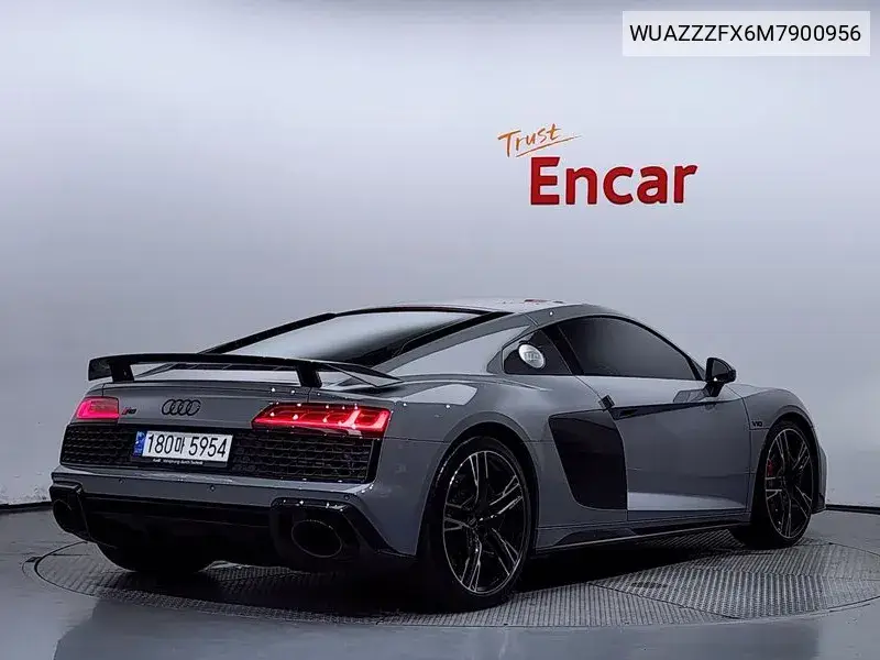 R8 (4S) 5.2 V10 Performance Coupe VIN: WUAZZZFX6M7900956 Lot: 40055650