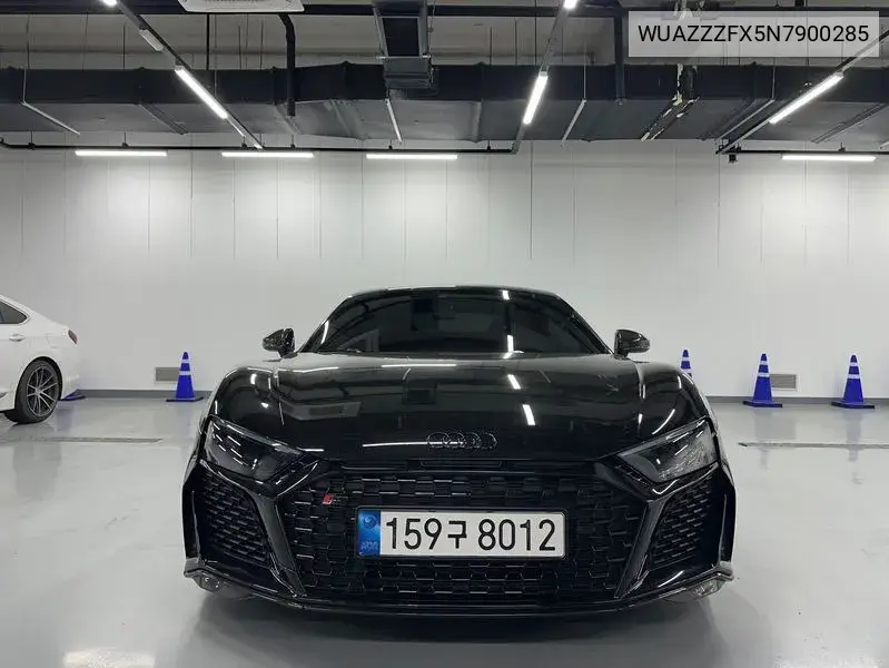 R8 (4S) 5.2 V10 Performance Coupe VIN: WUAZZZFX5N7900285 Lot: 39638451