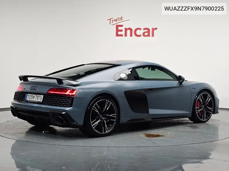 R8 (4S) 5.2 V10 Performance Coupe VIN: WUAZZZFX9N7900225 Lot: 40145483