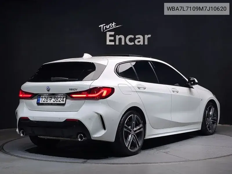 1 Series (F40) 120I M Sports VIN: WBA7L7109M7J10620 Lot: 40022787