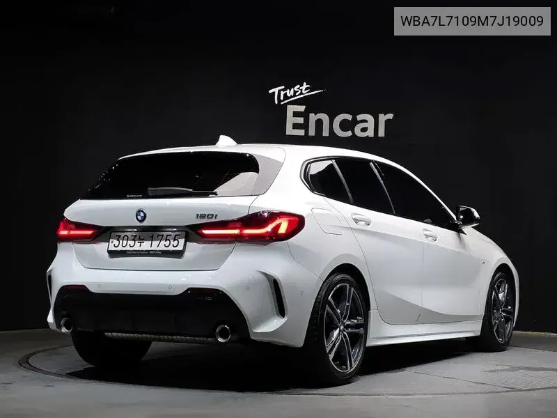 1 Series (F40) 120I M Sports VIN: WBA7L7109M7J19009 Lot: 40063530