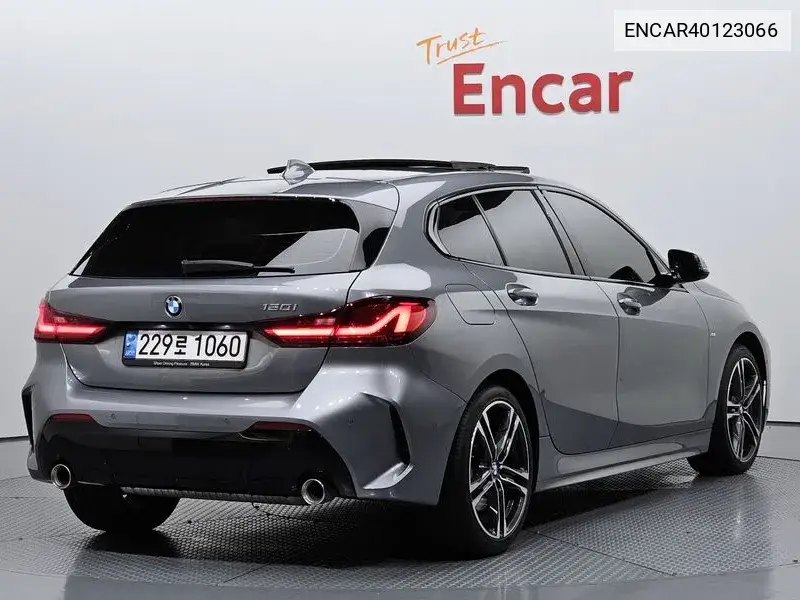 1 Series (F40) 120I M Sports VIN: ENCAR40123066 Lot: 40123066