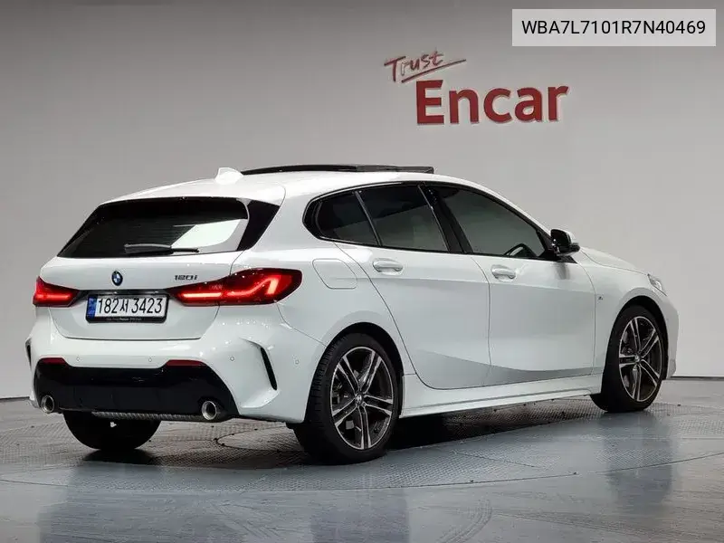 1 Series (F40) 120I M Sports VIN: WBA7L7101R7N40469 Lot: 39615779