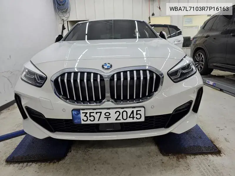 1 Series (F40) 120I M Sports VIN: WBA7L7103R7P16163 Lot: 40102852