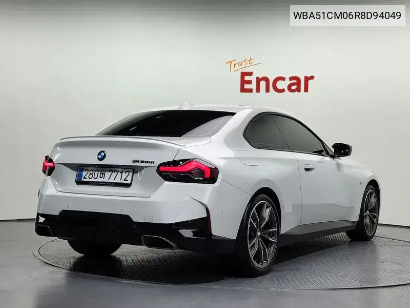 2 Series (G42) M240I xDrive Online Exclusive Coupe VIN: WBA51CM06R8D94049 Lot: 39680433