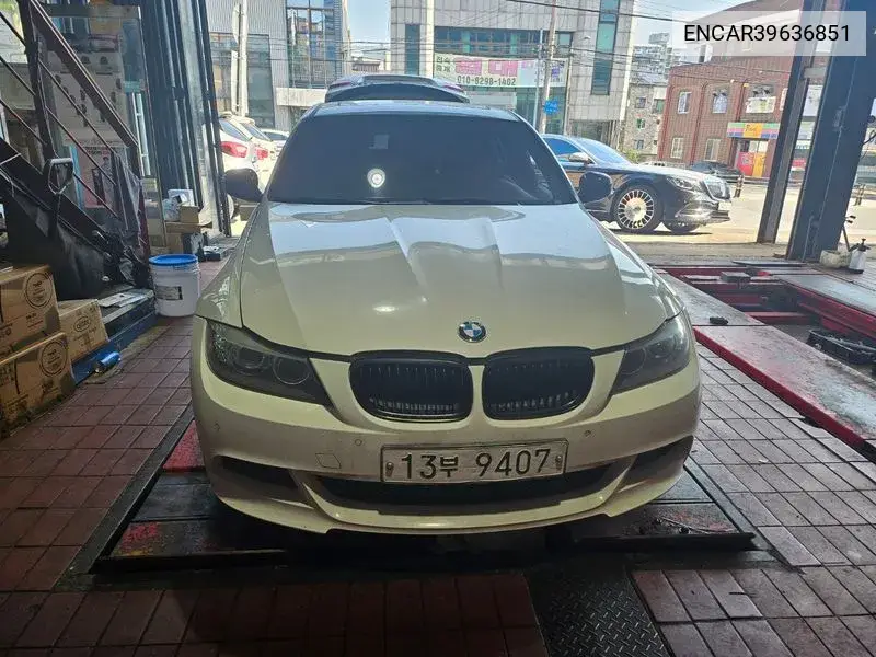 3 Series (E90) 320D Sedan Black & White VIN: ENCAR39636851 Lot: 39636851