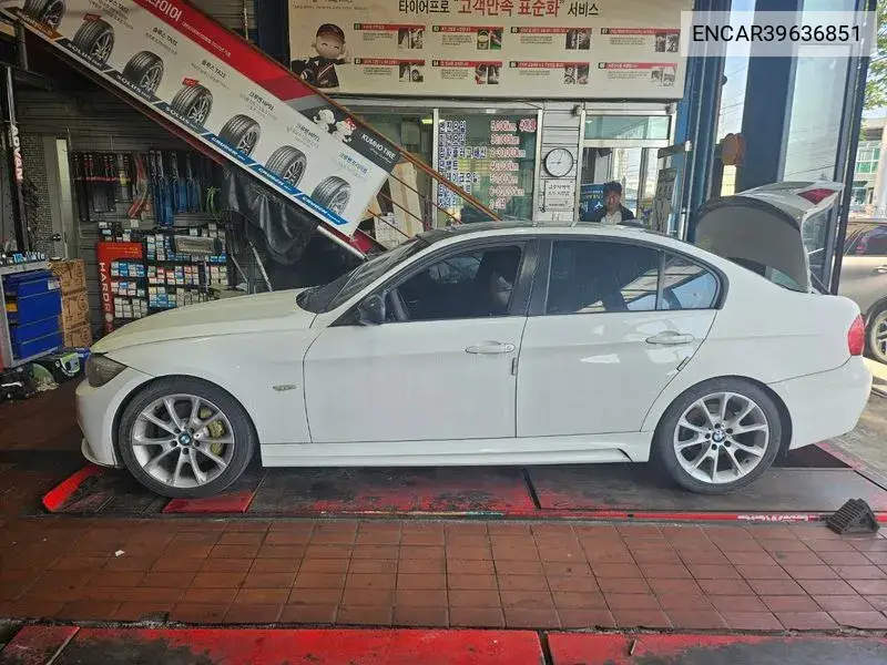 3 Series (E90) 320D Sedan Black & White VIN: ENCAR39636851 Lot: 39636851
