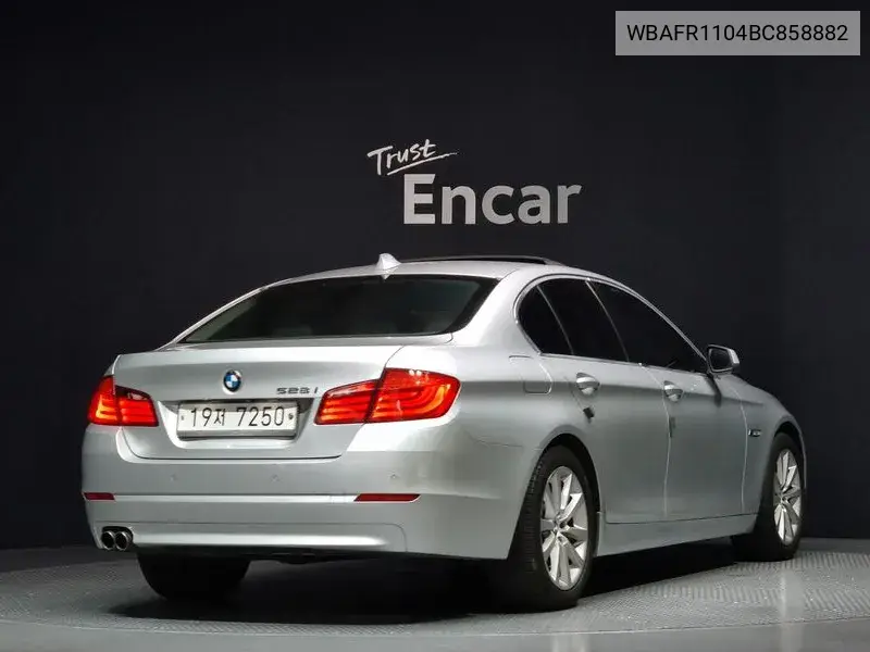 5 Series (F10) 528I VIN: WBAFR1104BC858882 Lot: 39976900