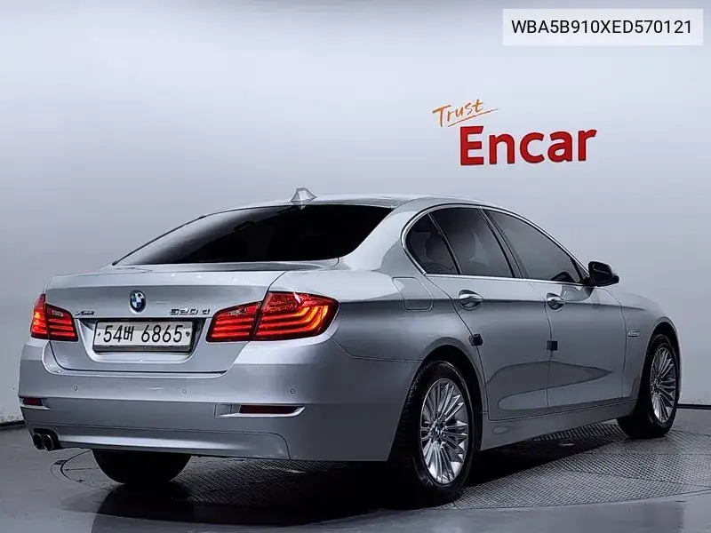 5 Series (F10) 520D xDrive VIN: WBA5B910XED570121 Lot: 39977285