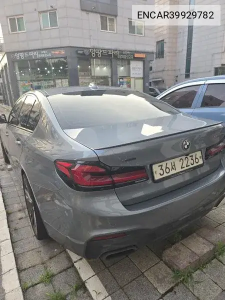 5 Series (G30) M550D xDrive VIN: ENCAR39929782 Lot: 39929782