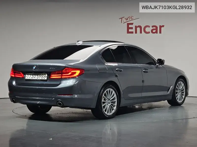 5 Series (G30) 520I Luxury VIN: WBAJK7103KGL28932 Lot: 39635662
