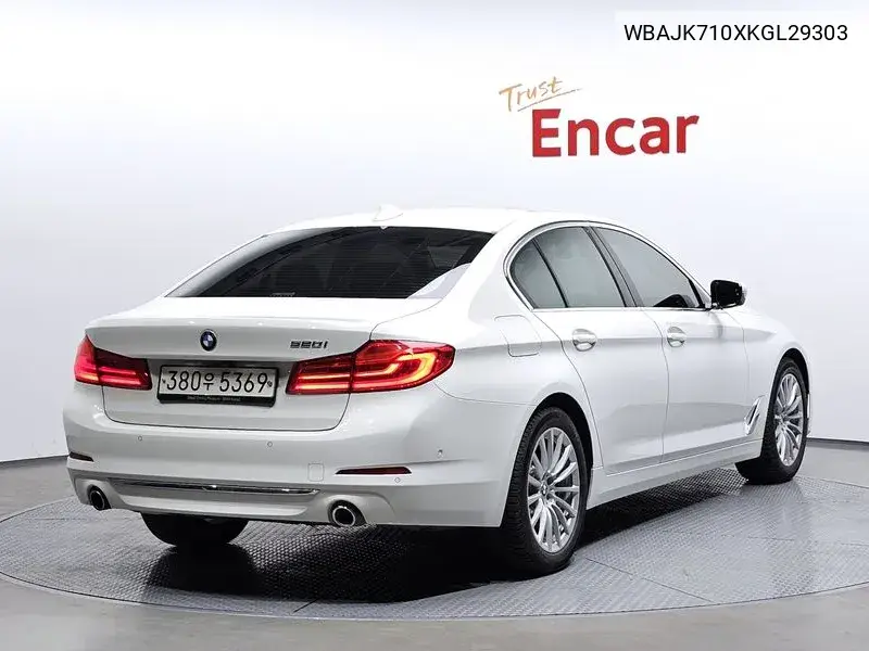 5 Series (G30) 520I Luxury VIN: WBAJK710XKGL29303 Lot: 39973366