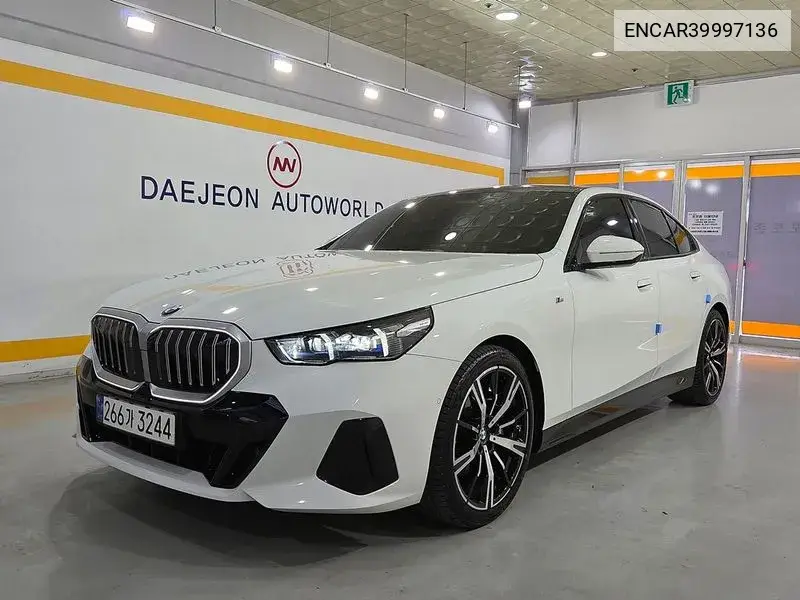 5 Series (G60) 530I xDrive M Sports VIN: ENCAR39997136 Lot: 39997136