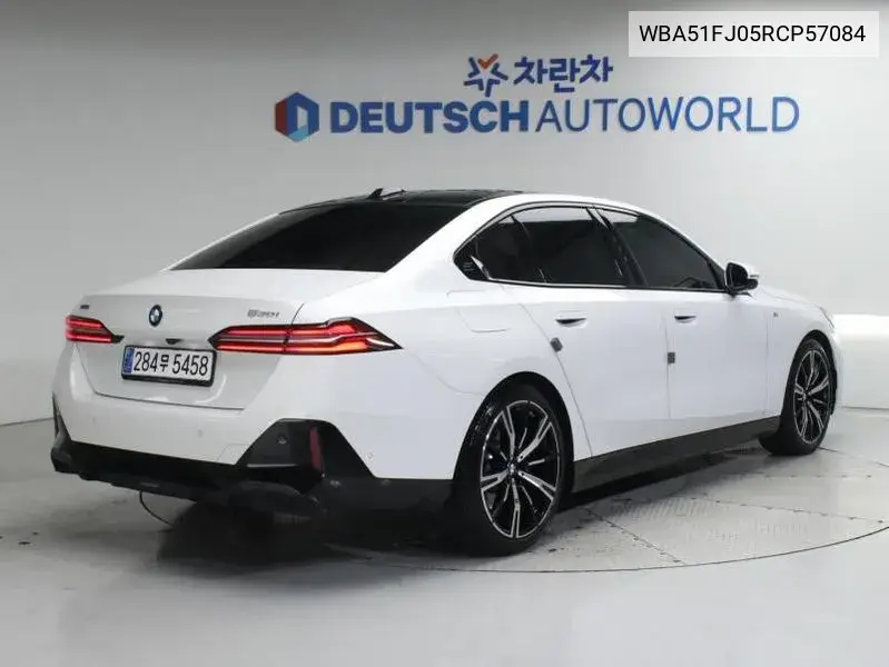 5 Series (G60) 530I xDrive M Sports VIN: WBA51FJ05RCP57084 Lot: 40094705